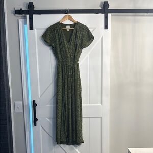 Francesca's Collections Green Wrap Maxi Dress with Flutter Sleeves